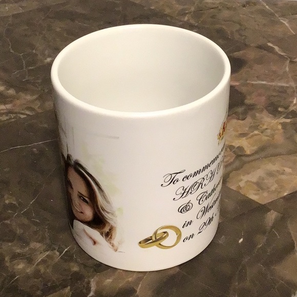 Commemoration Mug of Prince William and Catherine Middleton Wedding - Picture 4 of 6
